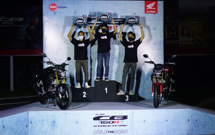 Ketiga juara dalam gelaran All New CB150R Streetfire Challenge