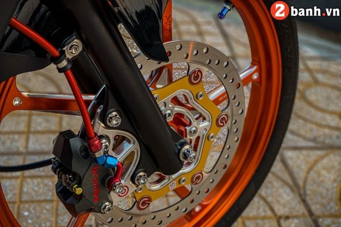 Kaki-kakinya dapat ubahan yang istimewa