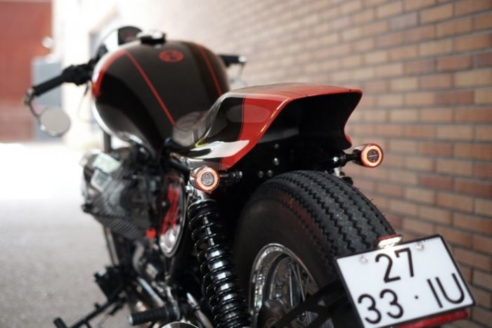 Buntutnya pakai buntut khas flat tracker