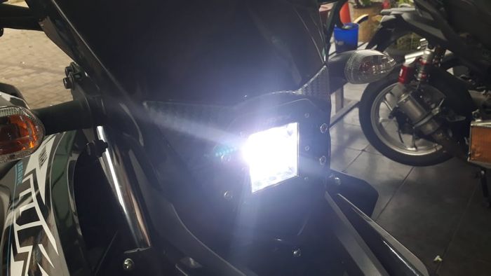 LED 6 titik bikin headlamp Yamaha WR155 terasa terang