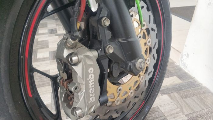 Pengereman Kawasaki Ninja 250 FI upgrade pakai Brembo Monoblok M4