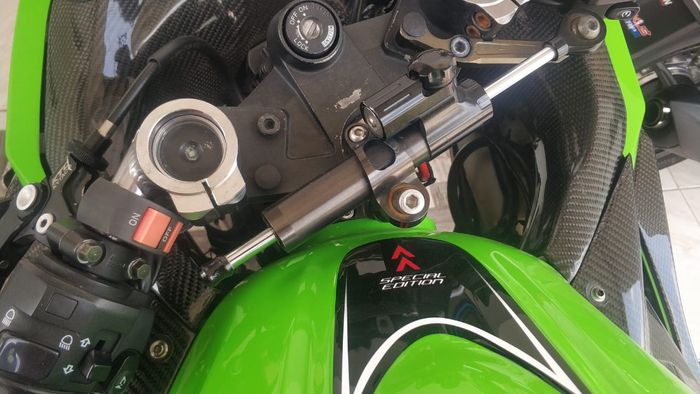 Setang Kawasaki Ninja pakai NUI Racing dan stabilizer setang FXR