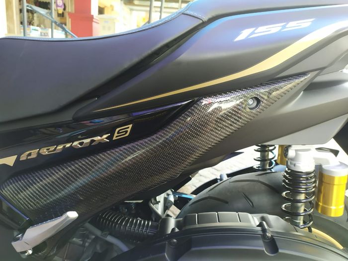 Bodi carbon fiber cover footstep Yamaha Aerox 155 Connected