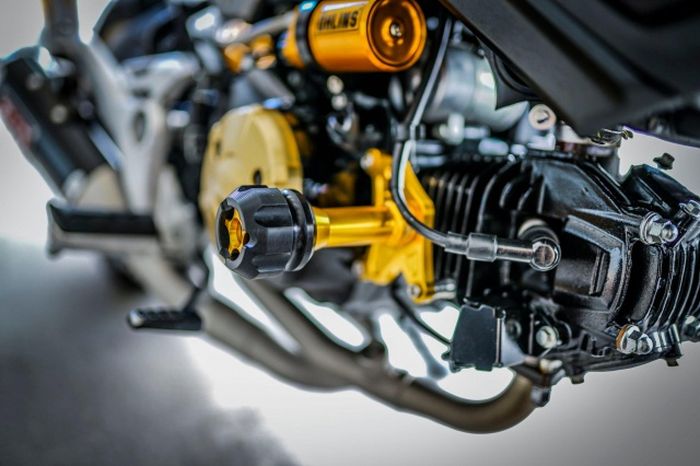 Mesinnya dipasangi frame slider agar lebih aman