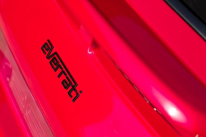 Logo Everrati pada Porsche 964 Signature.