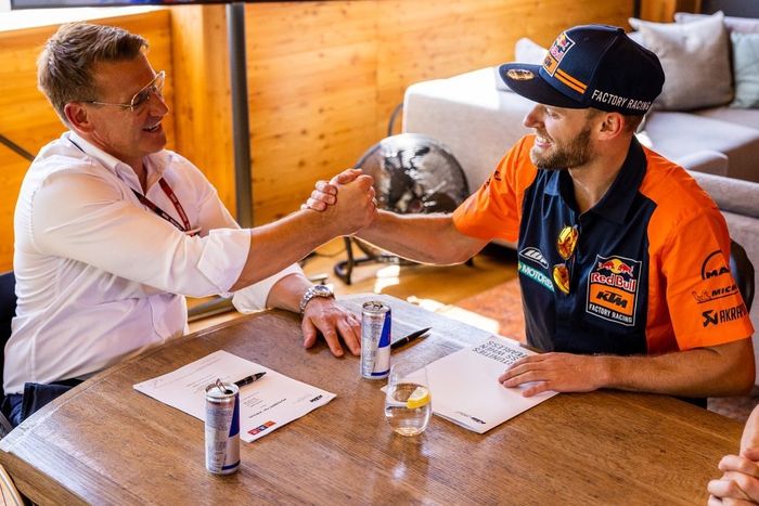 Resmi! Brad Binder dan Pit Beirer perpanjang kontrak untuk KTM hingga akhir musim MotoGP 2024