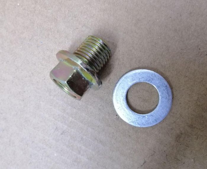 Ilustrasi baut tap oli mesin dengan ring