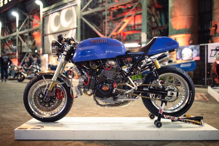 Tampilannya Ducati Sport 1000 cafe racer yang menawan