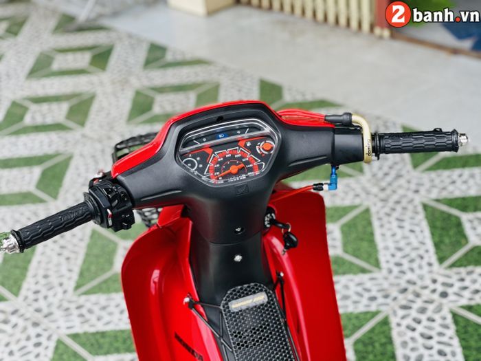 Tampilan area kokpitnya stylish banget