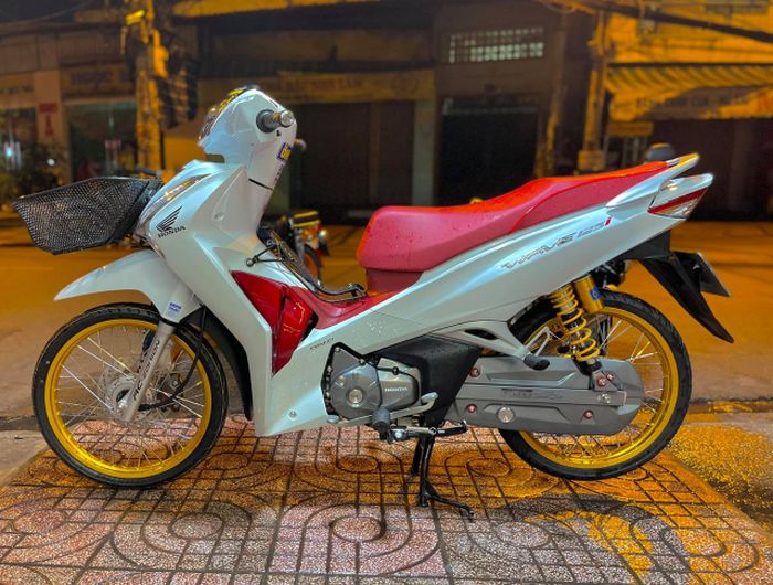 Tampangnya sungguh elegan dan menawan