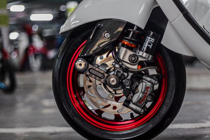 Pelek Maru's Factory, shock Stage6, kaliper Brembo membuat kaki Vespa ini makin sangar