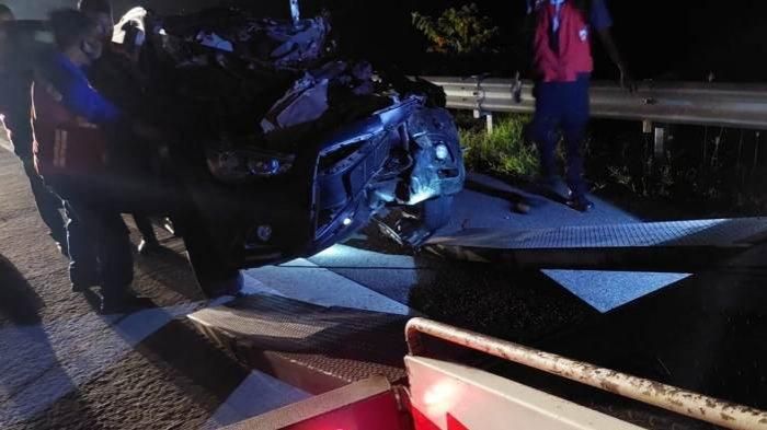 Mitsubishi Outlander Sport Wakapolres Lampung Utara dievakuasi setelah kecelakaan di tol Trans Sumatera