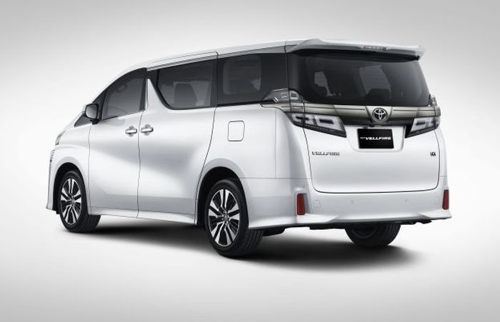 Toyota New Vellfire tampak belakang