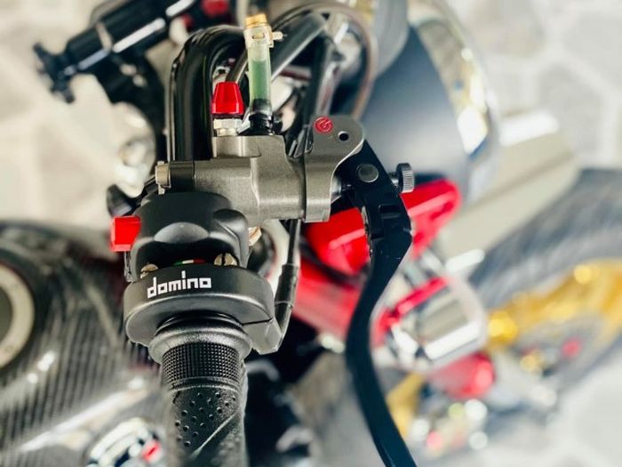 Master rem diganti dengan Brembo dan dipasang gas spontan Domino