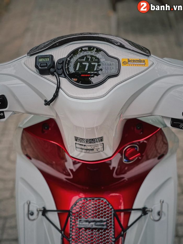 Tampilan kokpitnya unik banget