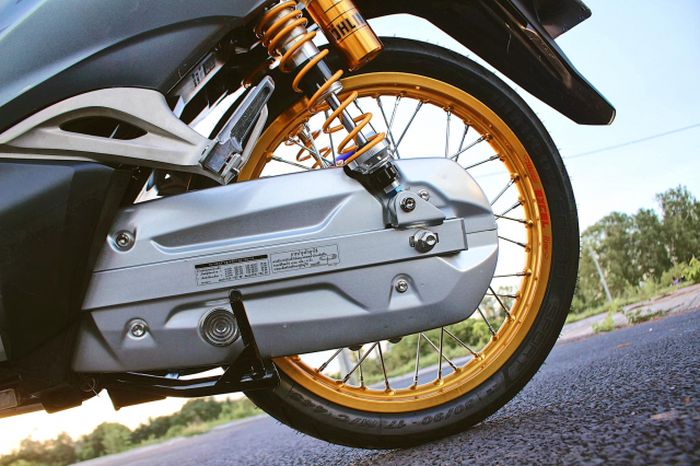 Shock belakang diganti dengan Ohlins