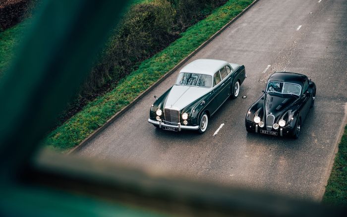 Bentley Continental dan Jaguar XK140 hasil garapan tangan dingin Lunaz.