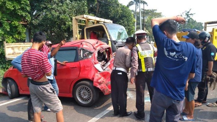 Kecelakaan beruntun enam kendaraan di Krian, Sidoarjo, (9/6/21)