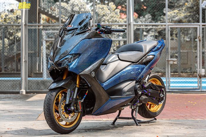 Modifikasi Yamaha TMAX 560 Tech Max berbalut carbon kevlar dan part titanium