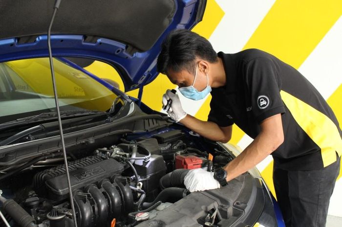Proses inspeksi dilakukan langsung oleh tim Carsome secara detail dan menyeluruh