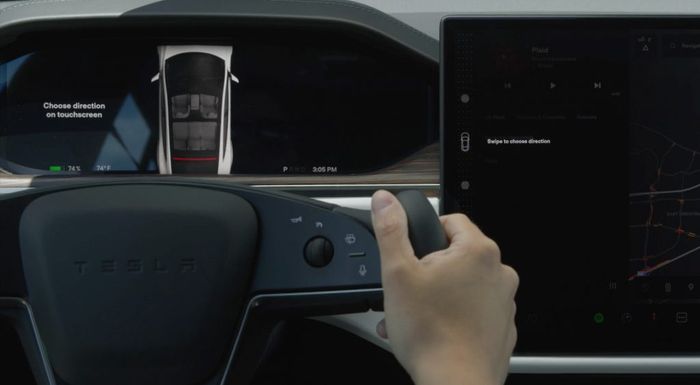 Tesla Model S Plaid ganti gigi lewat touchscreen.