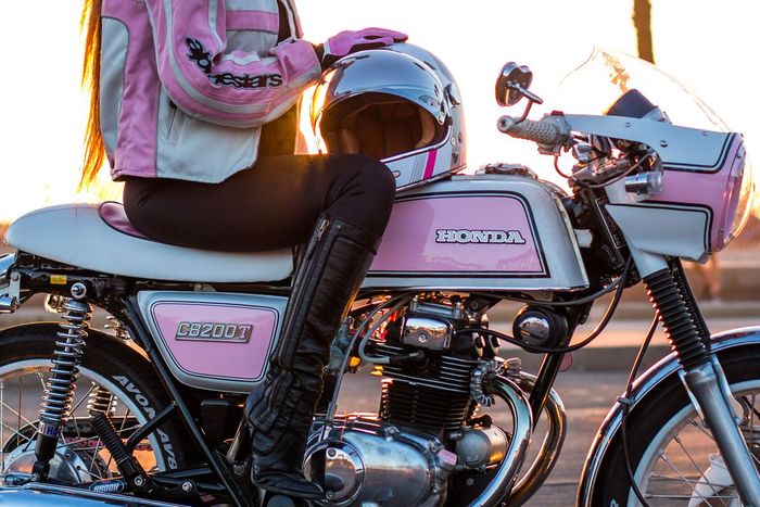 Cafe racer namun dengan kesan feminim