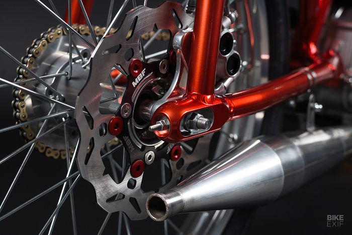 Rem belakang pakai kaliper Formula dan cakram floating