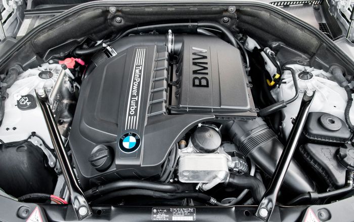 ILUSTRASI. Mesin BMW 535i Gran Turismo