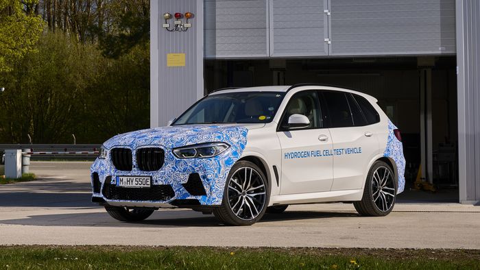 Mobil tes BMW i Hydrogen NEXT.