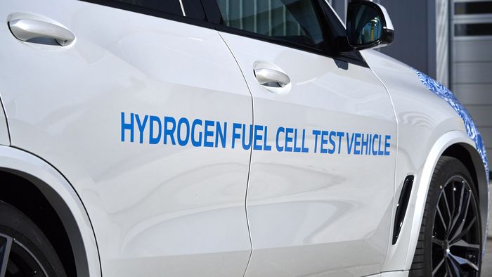 Mobil tes BMW i Hydrogen NEXT