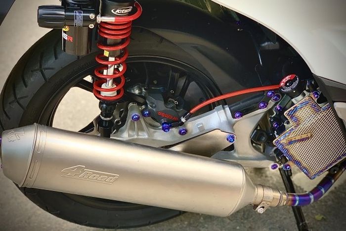 Exhaust system diganti dengan LeoVince 4Road