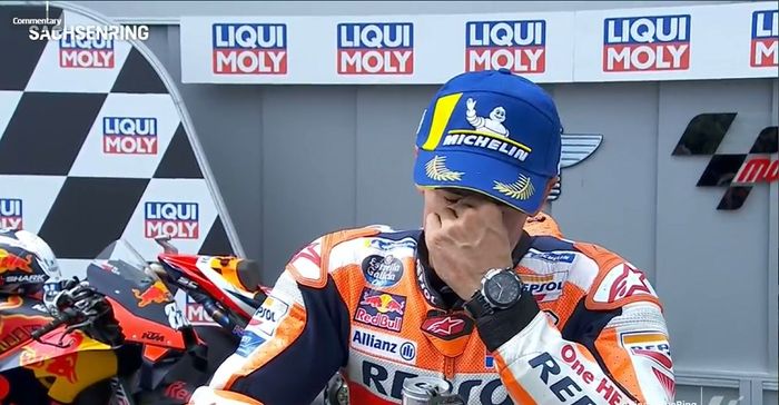 Momen pembalap tim Repsol Honda, Marc Marquez yang menangis terharu saat memenangi MotoGP Jerman 2021.