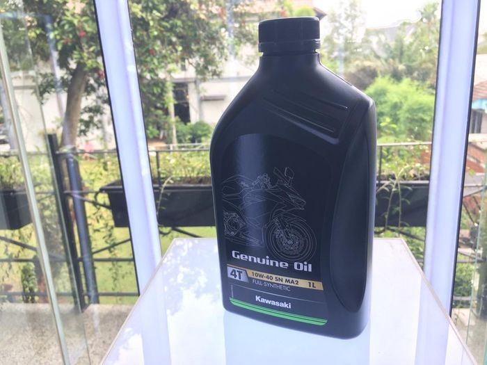 Oli mesin Kawasaki KGO 10W-40