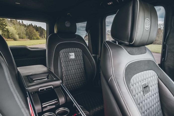 Kabin dekoratif berwarna dan total 216 elemen kokpit