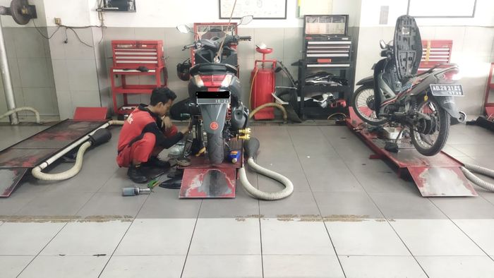 Servis CVT Yamaha NMAX di bengkel resmi