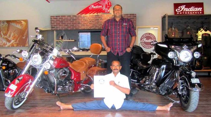 Pandit Dhayagude yang ternyata ahli beladiri karate sudah berlatih selama puluhan tahun, enggak pakai ritual atau ajian kebal ya...