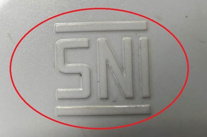 Logo SNI harus timbul atau embos dan bukan stiker  