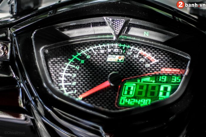 Panel speedometer diganti dengan produk Uma Racing yang stylish
