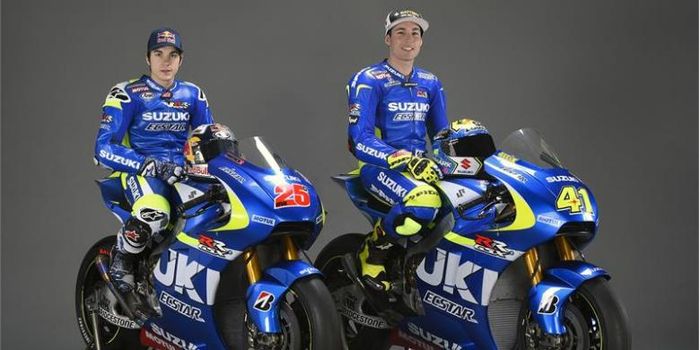 (Kiri) Maverick Vinales dan Aleix Espargaro saat menjadi pembalap Suzuki pada MotoGP 2015.