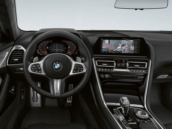 Interior Seri 8 Frozen Black Edition