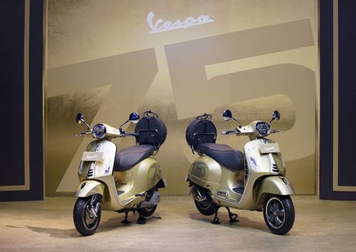 Vespa Primavera dan GTS 300 menjadi ikon 75th Anniversary Limited Edition
