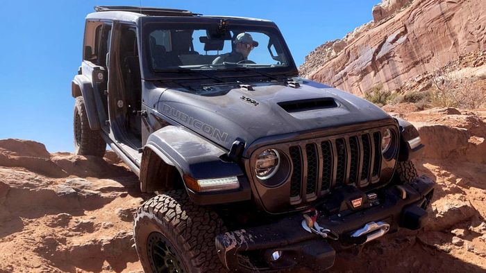 Paket modifikasi Jeep Wrangler Xtreme Recon Package palig mantap di medan off-road