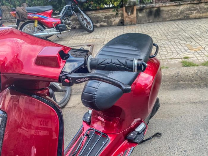 Tuas rem belakang pun memakai CRG