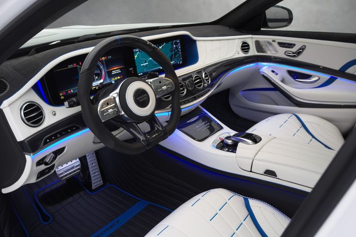 Tampilan kabin Mercedes-AMG S 63 hasil garapan Mansory, Jerman