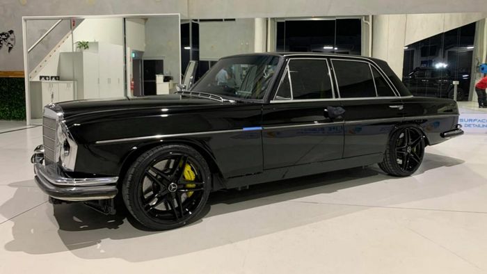 Proyek modifikasi Mercy W108 keroyokan tuner eTuners, Deluxe Boy Werx, dan Maranello Auto Services