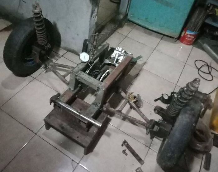 Sektor kaki-kaki replika Morris Mini garapan GMS Variasi.