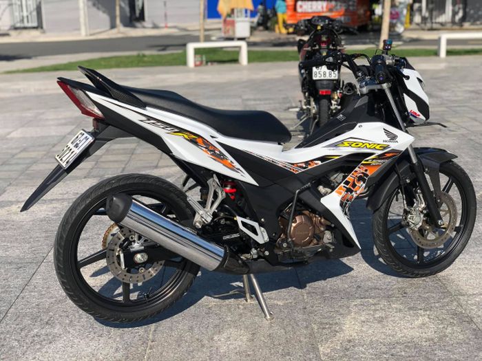 Modifikasi simpel Honda Sonic 150R