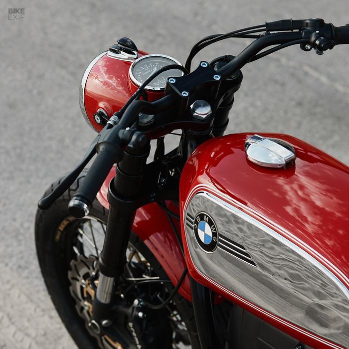 Tampilan kokpitnya dibuat minimalis