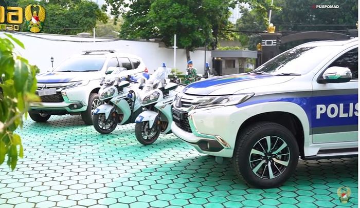 Kawasaki GTR1400 Concours dan Mitsubishi Pajero Sport yang dihibahkan Rachmawati Soekarnoputri untuk Puspom TNI AD.
