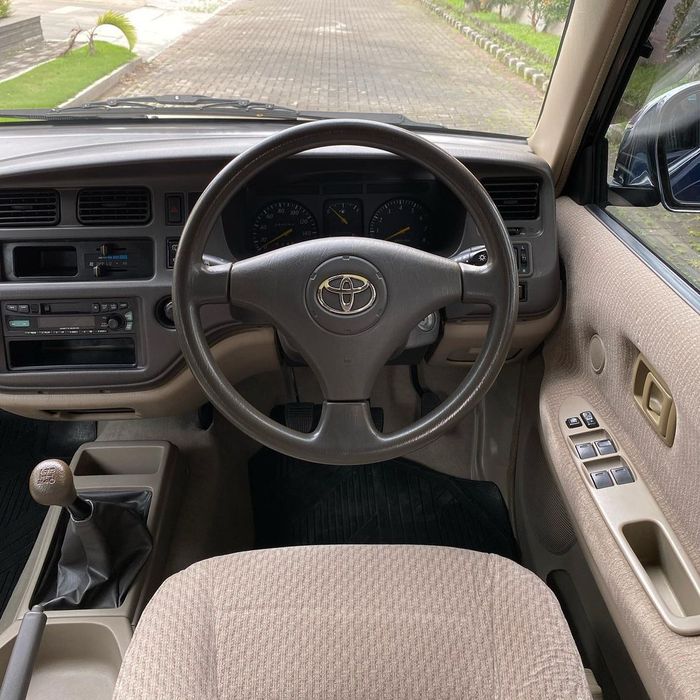 Interior Toyota Kijang LGX 1.8 EFI